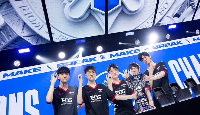 为球迷奉上 为球迷奉上