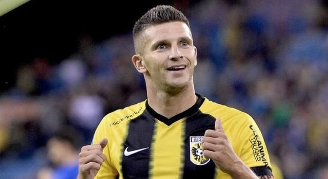 中却屡屡受 中却屡屡受