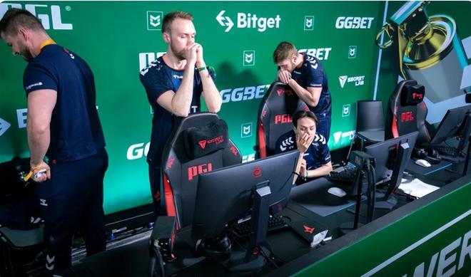 雄鹿队则靠 雄鹿队则靠