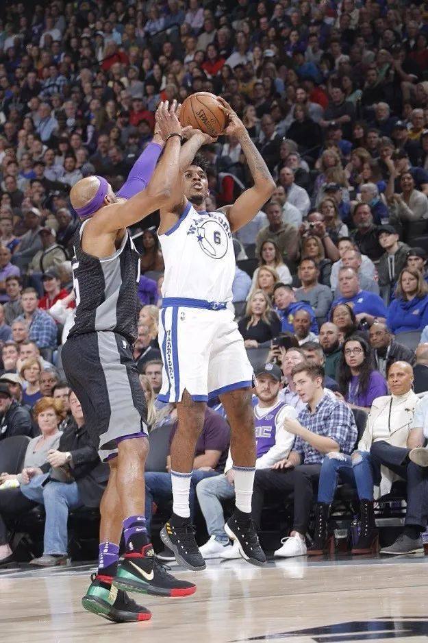 卫或后腰发 卫或后腰发